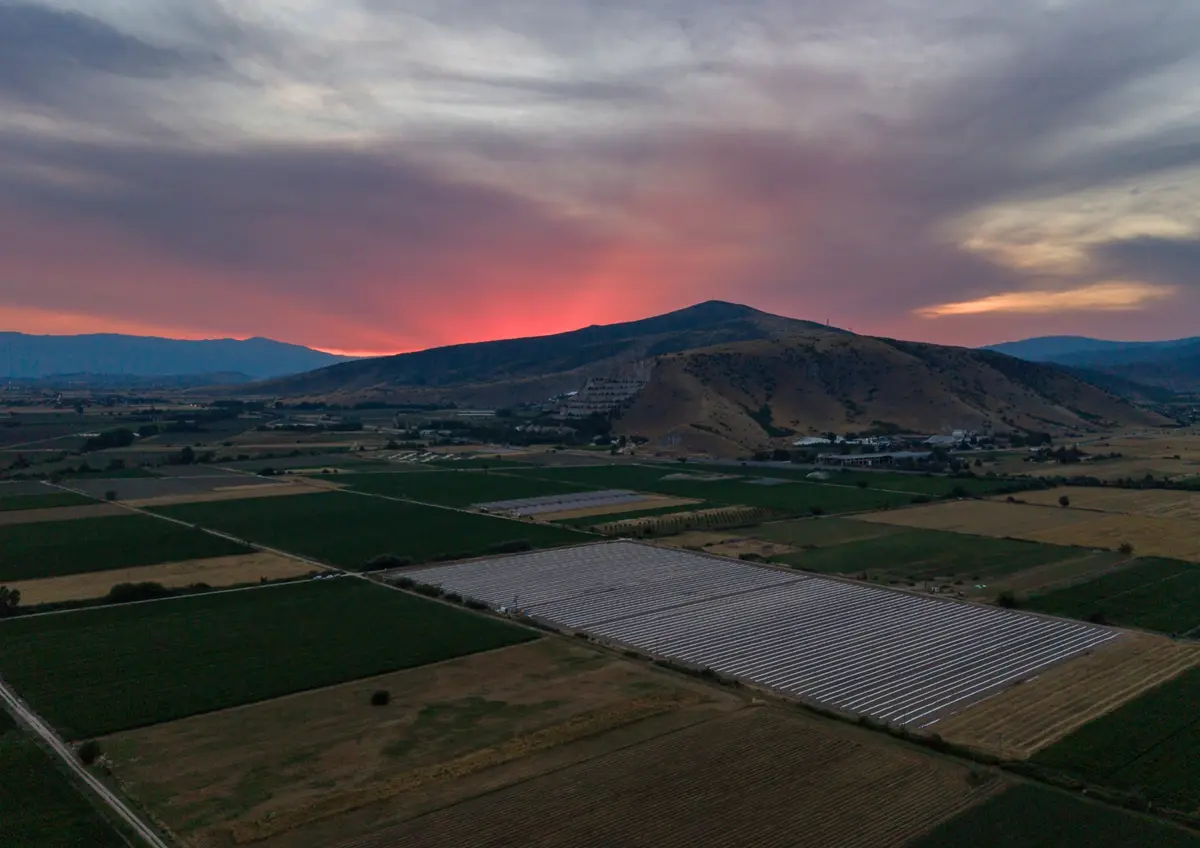 Sonnenuntergang über der Plantage Sarighiol de Deal